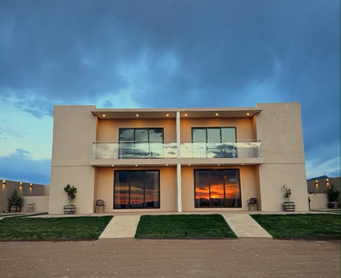Cabañas del Viñedo 5 Encinos al atardecer, terminadas y en operación