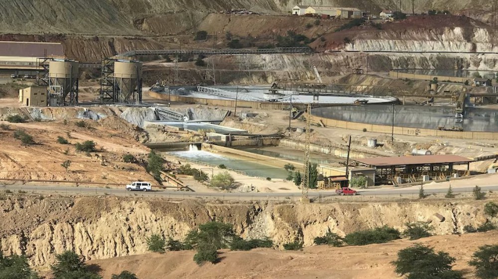 Planta de proceso y espesadores del área de rebombeo, en operación